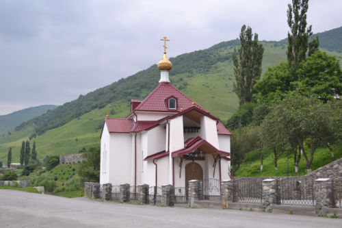 Воссстановленная церковь . Куртатинское ущелье